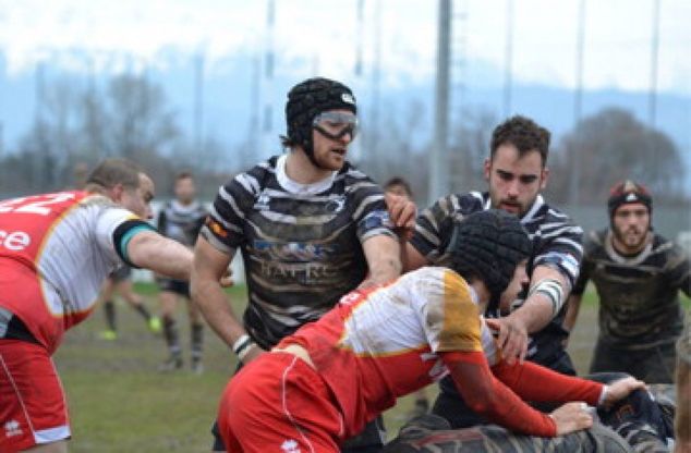 La star del rugby Ian McKinley, di nuovo in campo<br />grazie agli occhiali made in Bologna