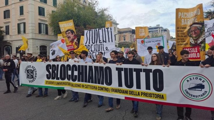 Tre cortei e il timore delle ronde in centro: gli studenti di destra sfilano a Prati