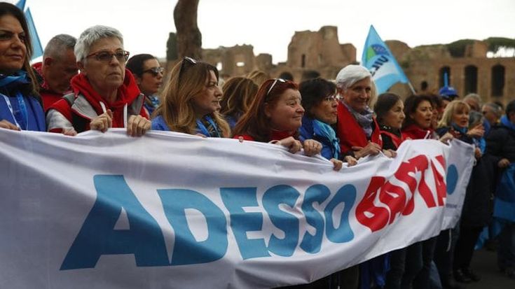 Cgil e Uil in piazza. Landini e Bombardieri: “Questo è il Paese reale che soffre”. Su aborto “pericolosissima regressione”