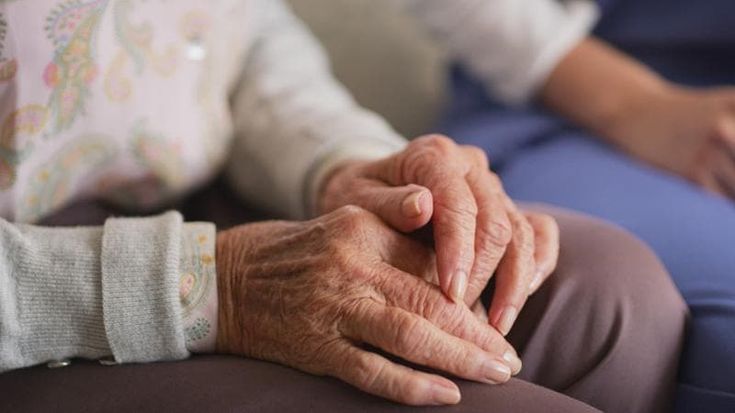 Patente rinnovata a 96 anni, la nonna sprint di Arezzo: “Ho voglia di viaggiare, ma sono molto prudente”