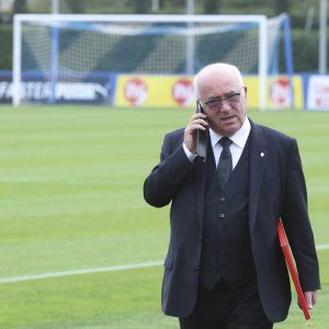 Attentati Parigi, Tavecchio: "Non ci fermeranno, andremo tutti in Francia per l'Europeo"