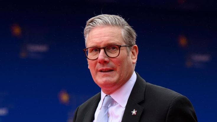 Brexit, Starmer cede sulla mobilità giovanile: gli under 30 europei potranno lavorare e studiare