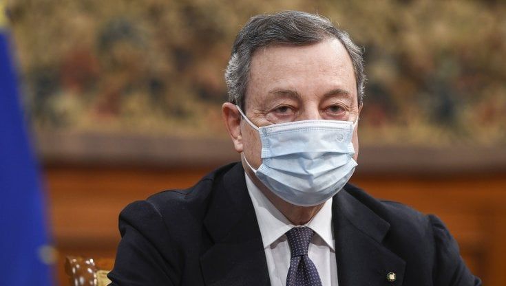 Nuove misure anti-Covid, Patuanelli: "A Pasqua chiusure e restrizioni" 