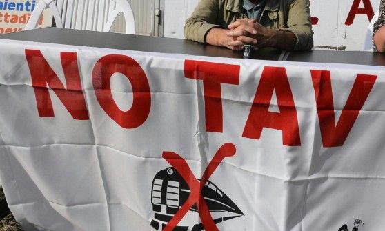 Blitz anarchico in una ditta che lavora nel cantiere Tav