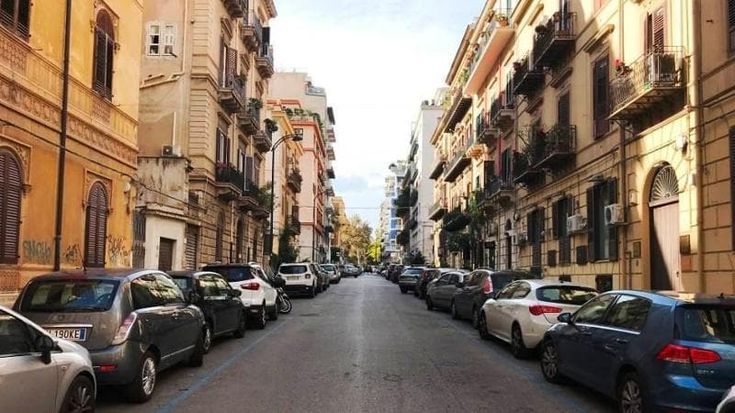 Via Torrearsa diventa palco itinerante: per due mesi musica e spettacoli in strada