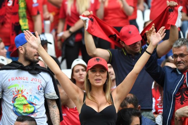 Euro 2016, tutti pazzi per la wag albanese Rike Roci