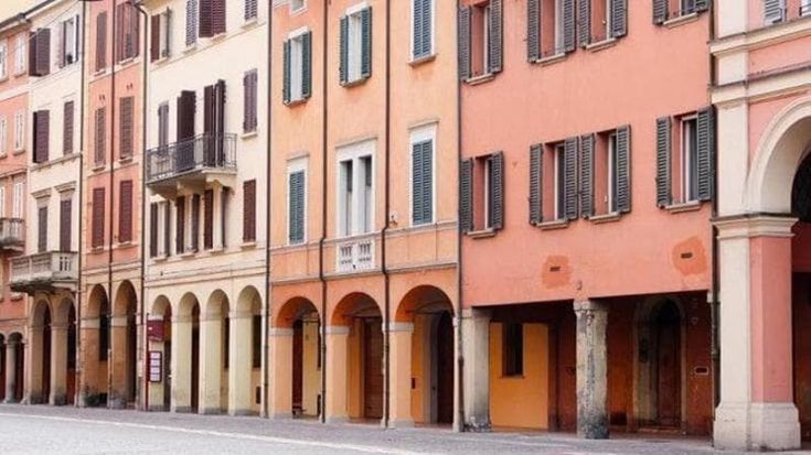 Confabitare lancia la sua cooperativa contro lo sfitto in città. “Non siamo concorrenti del Comune”