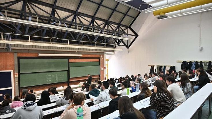 Medicina, stangata al semestre filtro: promosso solo il 22% a Chimica e Biologia. Flop a Fisica