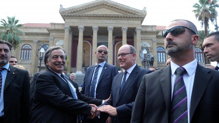 Leoluca Orlando: "La mia ultima inaugurazione nel Teatro specchio della città"