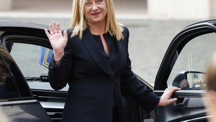 Prima uscita a destra. Giurano i ministri del governo Meloni. Il commento