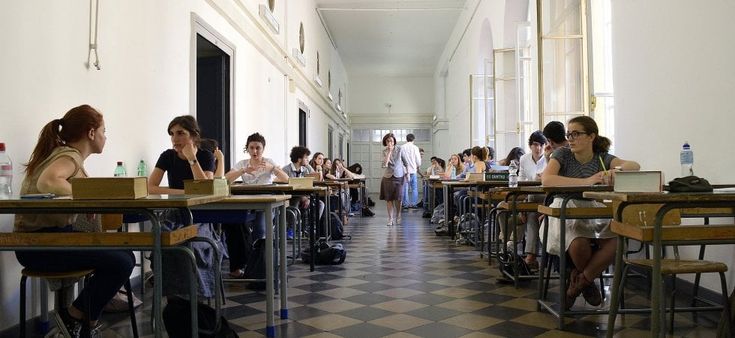 Più sigarette, caffè e ansia: l'esame di maturità stressa 2 studenti su 3 