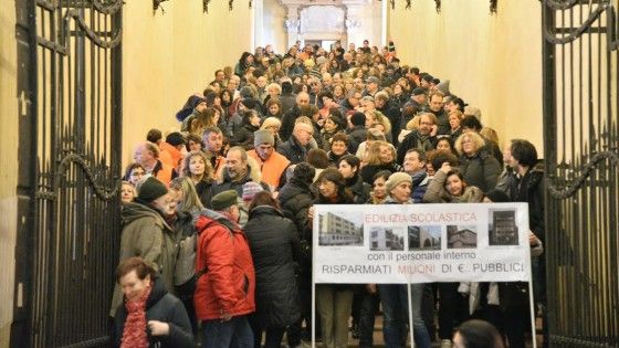 Bologna, i lavoratori della Provincia in sit-in contro i tagli