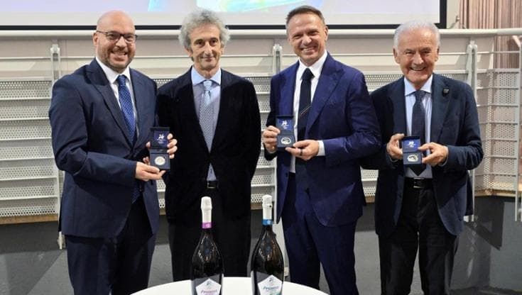 Prosecco, sulle bottiglie arrivano le fascette tricolore anti-contraffazione