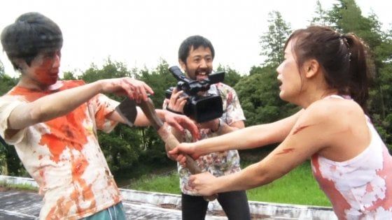 'Zombie contro zombie', il film-fenomeno giapponese: splatter e risate, i morti viventi sono già cult
