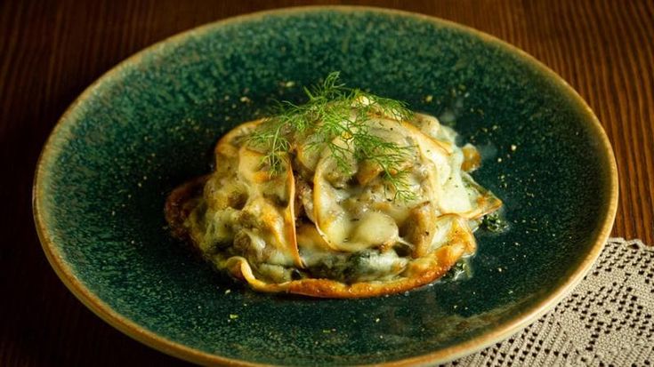 Stagione di funghi, delizia del palato