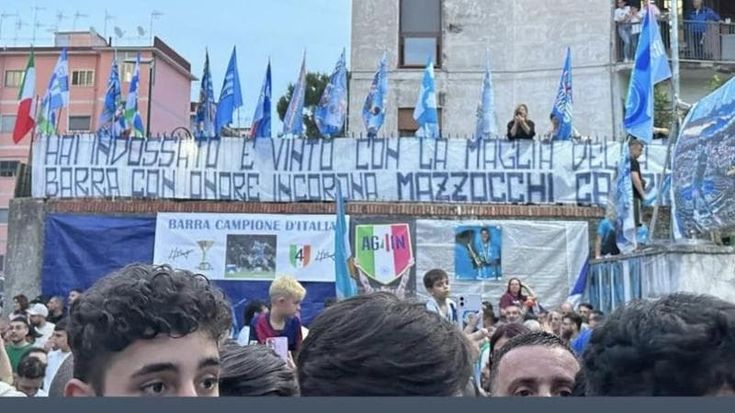 Napoli, festa a Barra per Pasquale Mazzocchi: “Lo scudetto è anche merito vostro”