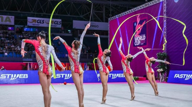 “Schiaffi, mani intorno al collo, abusi psicologici”: nuovo caso di violenze su minori nella ritmica