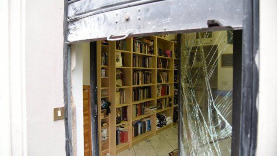 Firenze, bomba carta contro Casapound, slogan per anarchici di Parma