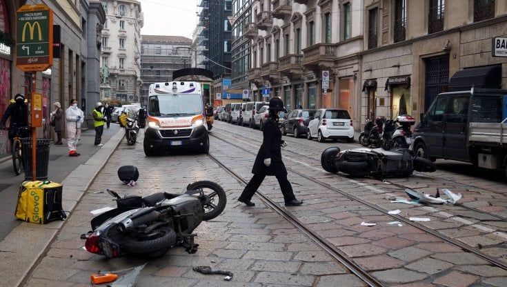 Casco integrale anche in scooter per evitare i traumi più gravi, la proposta da Milano