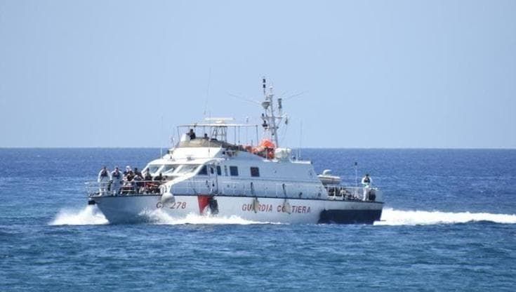 Molestie sessuali su volontaria nella Capitaneria di Otranto: a processo due sottufficiali