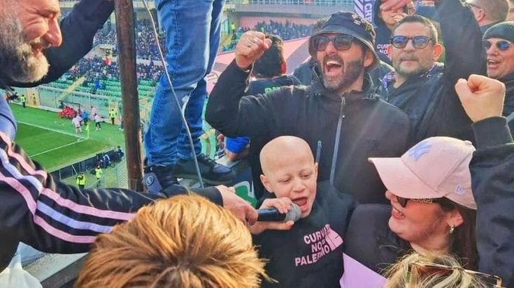 Palermo piange Alessia, in migliaia salutano la bimba che ha commosso l’Italia