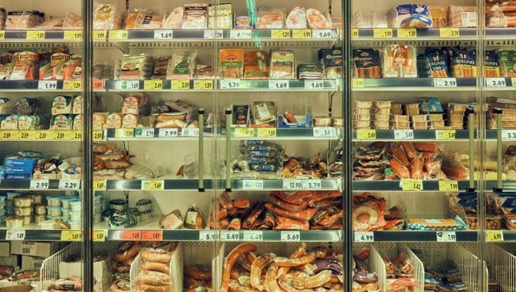 Plastica riciclata e sostenibile, gli imballaggi dei supermercati mentono?