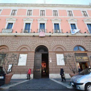 Bari, mail anonime per segnalare i colleghi disonesti: il Comune lancia la piattaforma