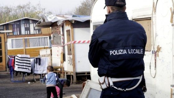 Piazzole in affitto, regole e multe: a Torino la "ricetta Appendino" per disciplinare i campi rom