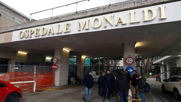 Medici contro sul bimbo di Napoli: “Non è più operabile”. “Per noi sì”