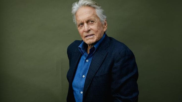 Michael Douglas, le memorie del “bad guy” tra amori e eccessi: “Per molti è solo gossip”