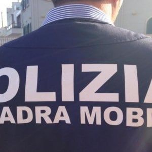 In auto con pistola e mazza ferrata, polizia arresta 39enne