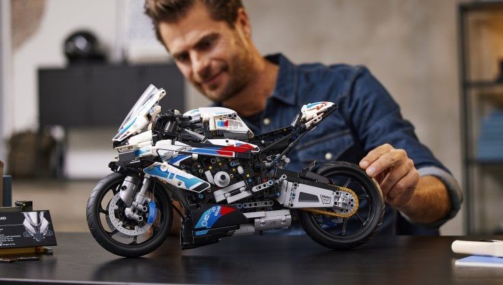 Bmw M 1000 RR, la moto in 1920 mattoncini Lego