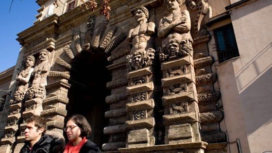 Palermo, lavori in corso: chiude Porta Nuova, non si passa neanche a piedi 
