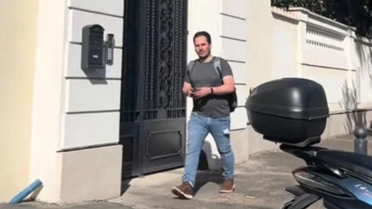 Garlasco, Andrea Sempio torna a Roma dopo i test del dna: le foto e i video dai Parioli a Prati