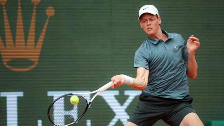 Sinner, esordio vincente a Montecarlo: Humbert battuto 6-3, 6-0. Tutto facile anche per Alcaraz