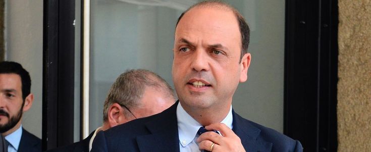 Immigrati, Ue: "Italia dica cosa vuole. A marzo non rispose". Alfano: "Solo parole ridicole"
