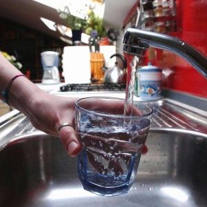 Un salasso la bolletta dell'acqua: <br />in sei anni aumentata del 43%