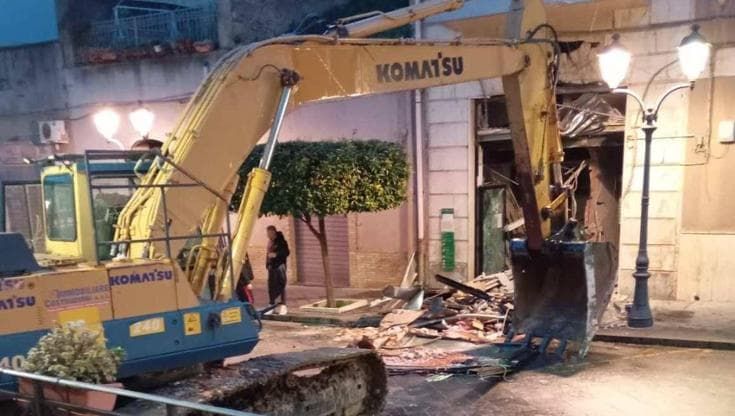 Doppio assalto ai bancomat nella notte in provincia di Enna e Messina