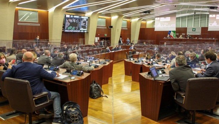 Scioglimento di Forza Nuova, senza il centrodestra il Consiglio regionale lombardo vota il sì alla mozione