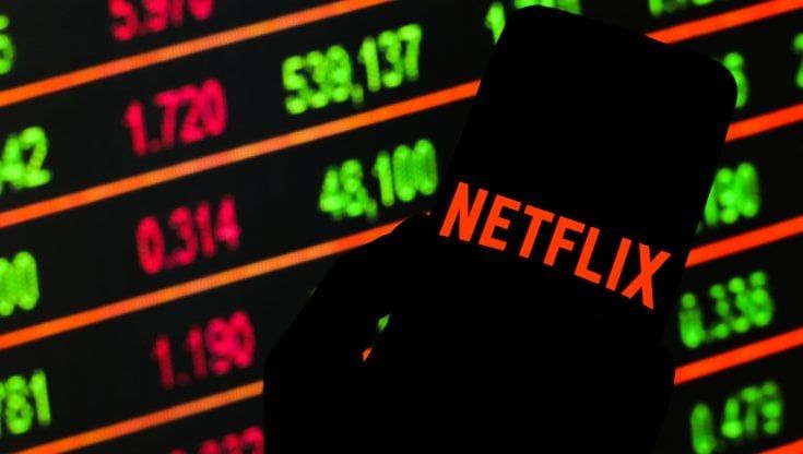 Quattro minuti di spot e da 7 a 9 dollari di abbonamento: come potrebbe essere l'offerta "low cost" di Netflix