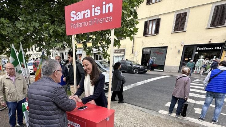 “Ci potete riasfaltare un pezzo di marciapiede?” Funaro in piazza al Galluzzo fra la folla del mercato