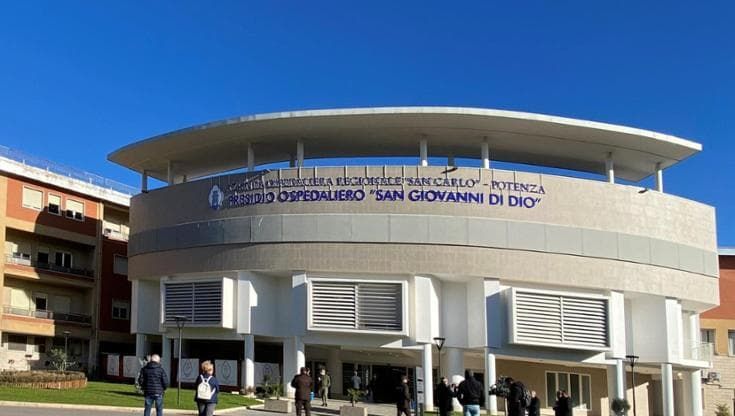 Potenza, muore a 23 anni subito dopo il parto all’ospedale di Melfi. Avviata inchiesta interna