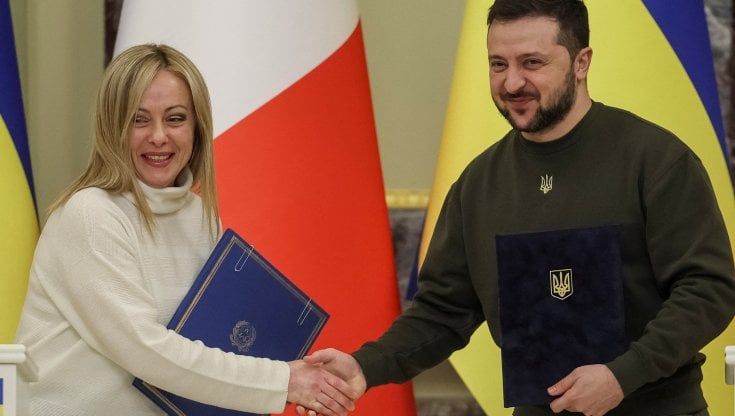 Meloni a Kiev incontra Zelensky: "Siete una straordinaria nazione". Il presidente ucraino: "Grazie per i sistemi antiarei"