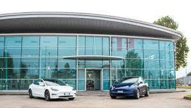 Strada di Settimo, viscere di pesce per posta a manager Tesla: scatta l'allarme