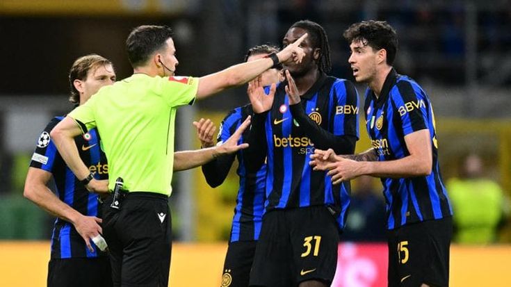 Bastoni espulso per una manata contro lo Shakhtar: cosa è successo
