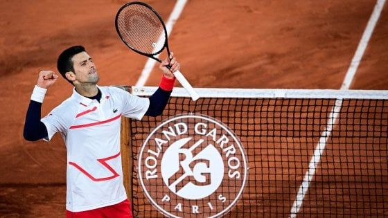 Tennis, Roland Garros: Djokovic in semifinale, incontrerà Tsitsipas 