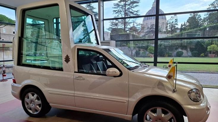 From Pius XI to Leo, a hundred years of the Popemobile: the exhibition at the Vatican Museums