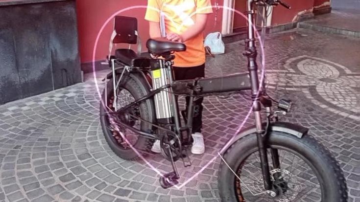 Castellammare rubano bici elettrica a bimbo disabile Dopo l'appello della mamma ne arriva una in regalo
