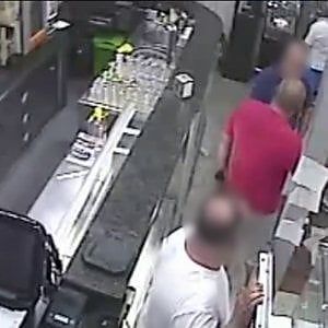 Donna con nipote in braccio sventò agguato al rione Don Guanella, tre arresti