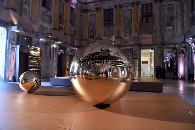 Arnaldo Pomodoro. L'allestimento a Palazzo Reale